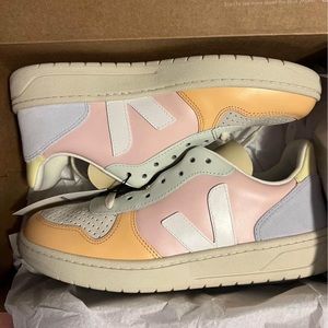 V-10 Low-Top VEJA Sneakers